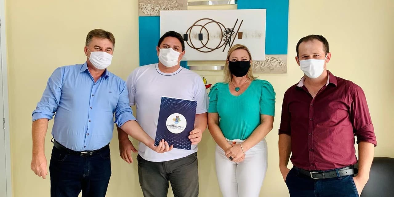 Vereadores realizam visita a Secretaria de Assistência Social