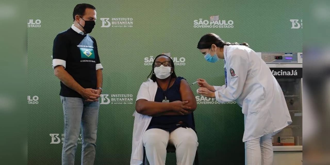 Após aprovação, Enfermeira de 54 anos de São Paulo é 1ª brasileira receber dose da Coronavac