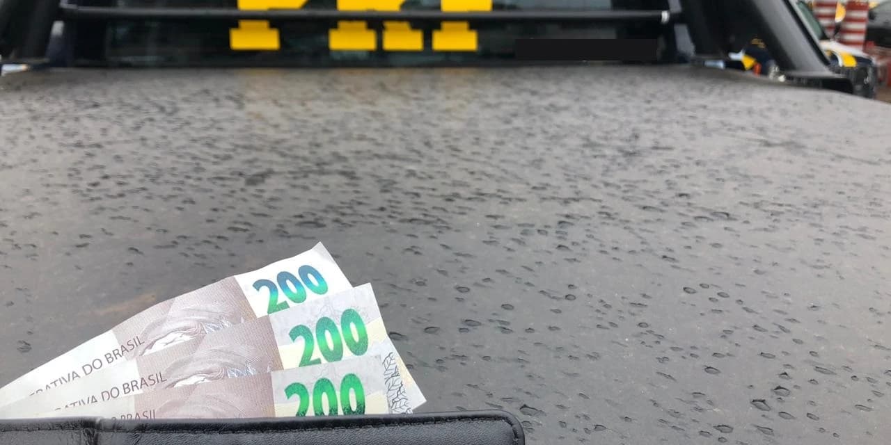 Motorista oferece R$ 200 para não ser multado e é preso pela PRF no Paraná