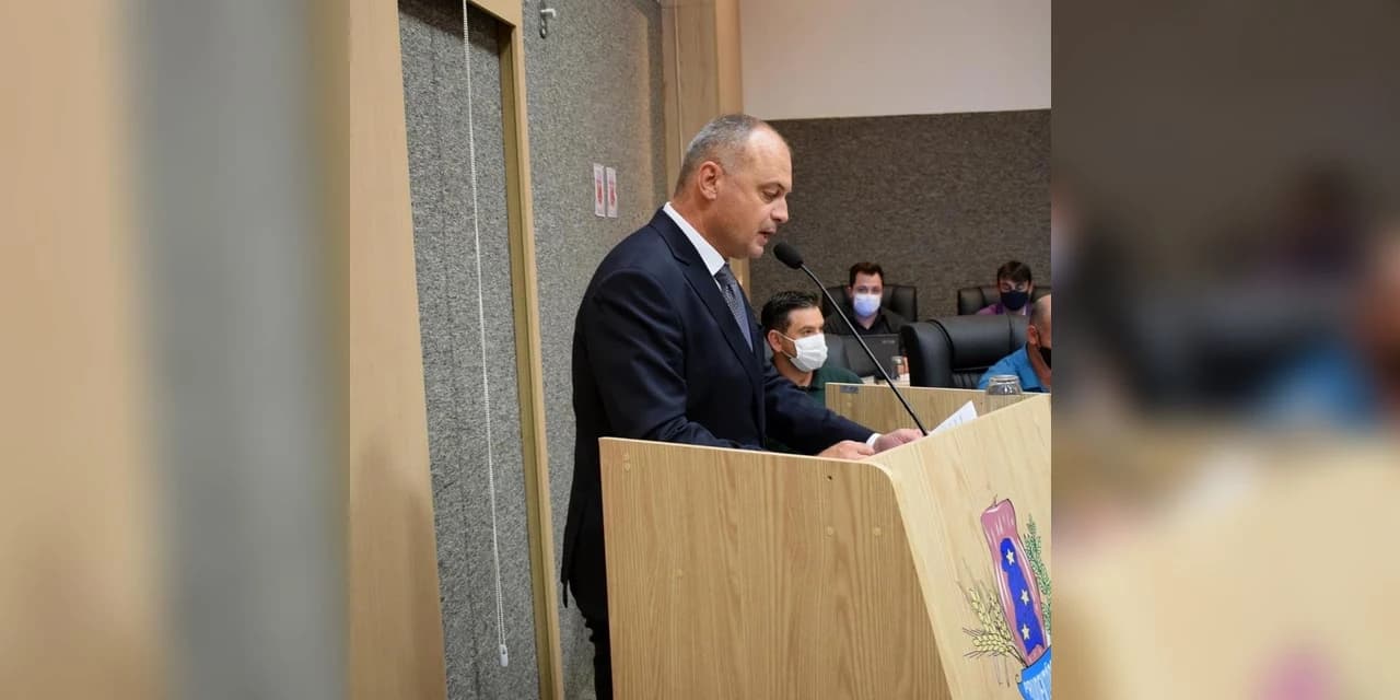 Prefeito Osnei Stadler fala aos vereadores sobre início de sua gestão
