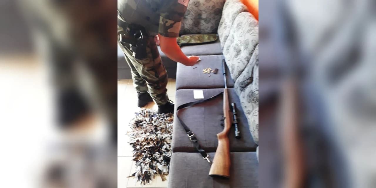 Polícia Militar apreende 11 pássaros silvestres e uma arma em Rio Azul