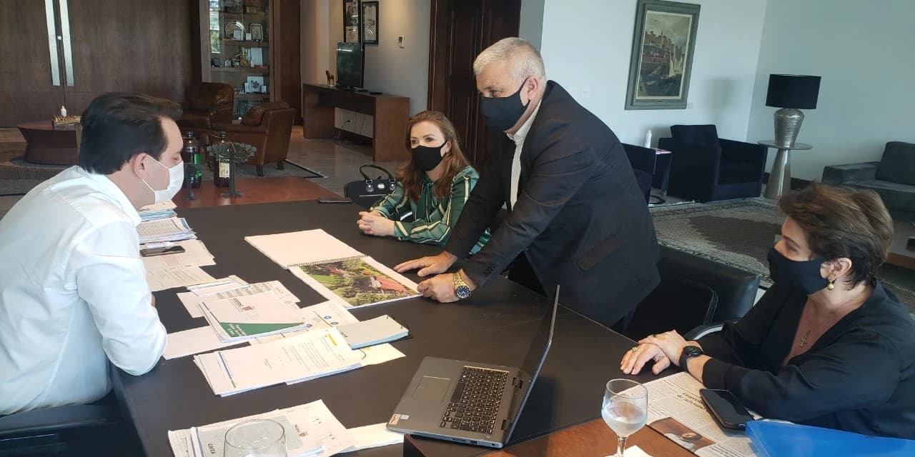 Prefeito Jorge Derbli e deputada Leandre apresentam o Projeto Cidade do Idoso ao Governador Ratinho Junior