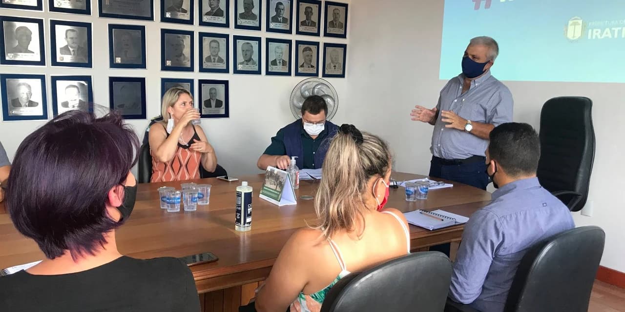 Prefeito Jorge Derbli discute com o comércio alternativas de horários