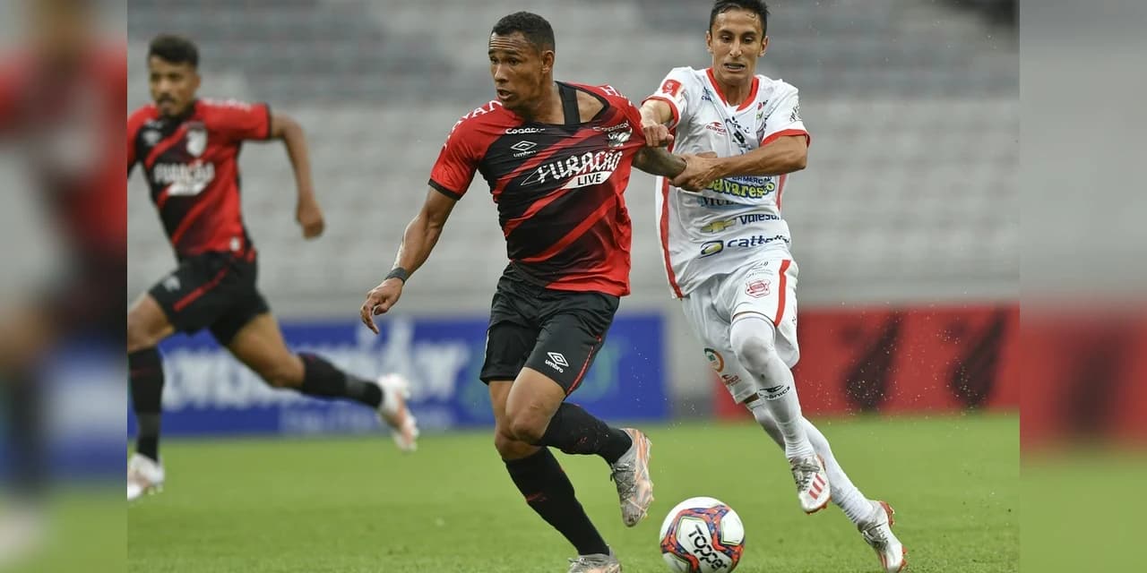 Com um jogador a mais, Athletico vence o Rio Branco e entra no G8 do estadual