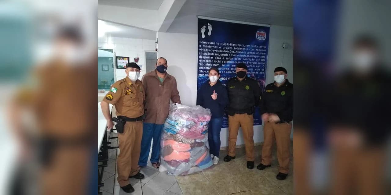16º BPM realiza a entrega de mantas e cobertores oriundas da campanha de 32 anos