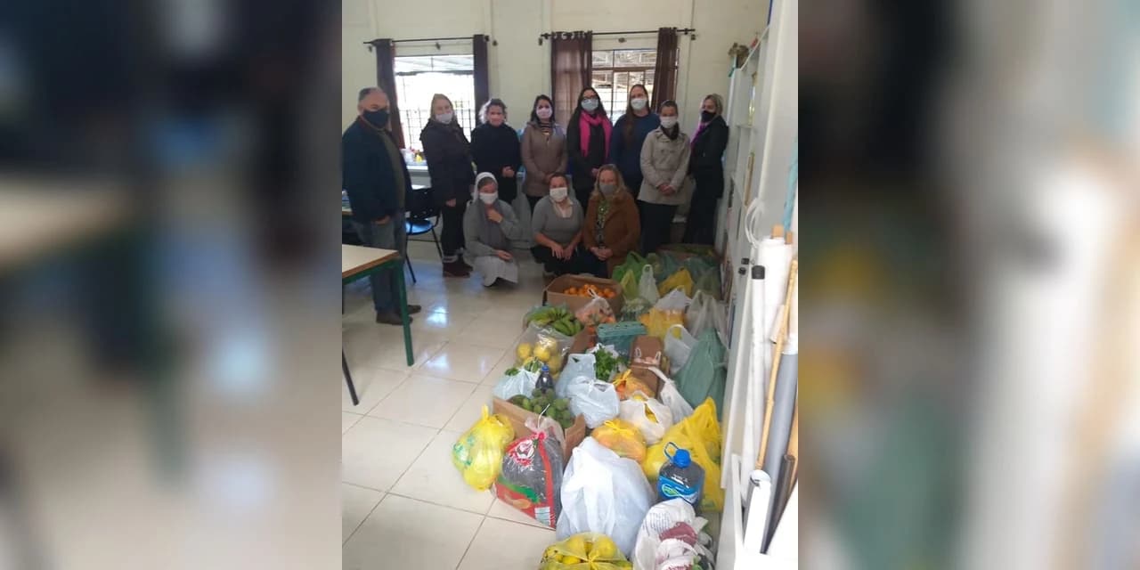 Hospital Sagrado Coração de Jesus recebe doação de alimentos de escola da Barra Bonita
