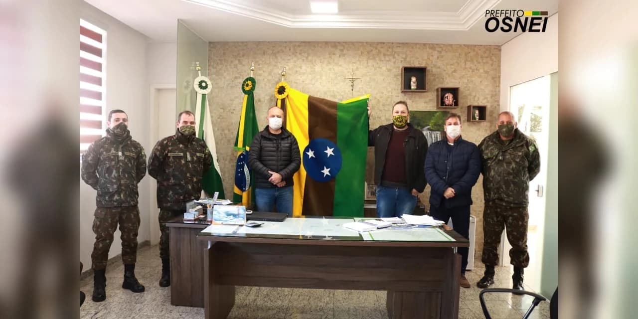 Prefeito Osnei Stadler recebe militares do 13 º Batalhão de Infantaria Blindado de Ponta Grossa