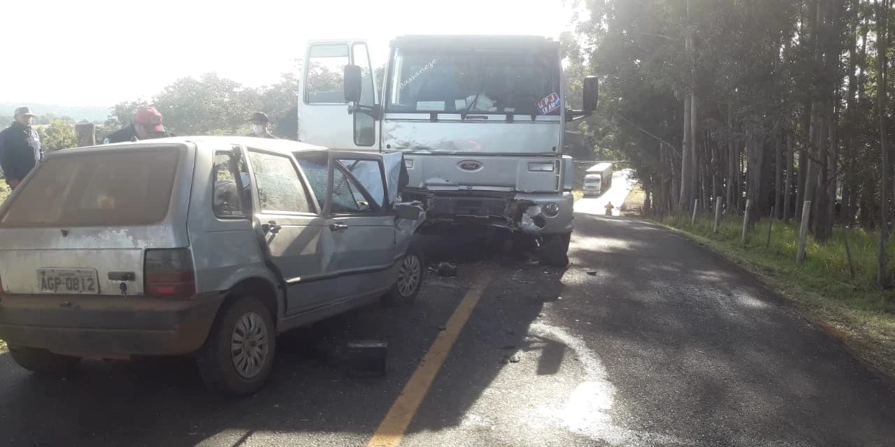 Acidente na PR 364 deixa três mortos e quatro feridos, em Laranjal