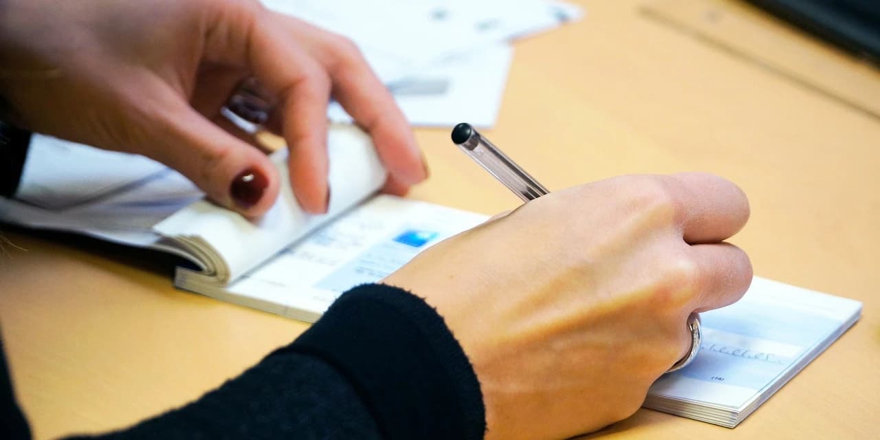 Mulher sofre estelionato após pagar mecânica com cheque pré-datado, em Prudentópolis