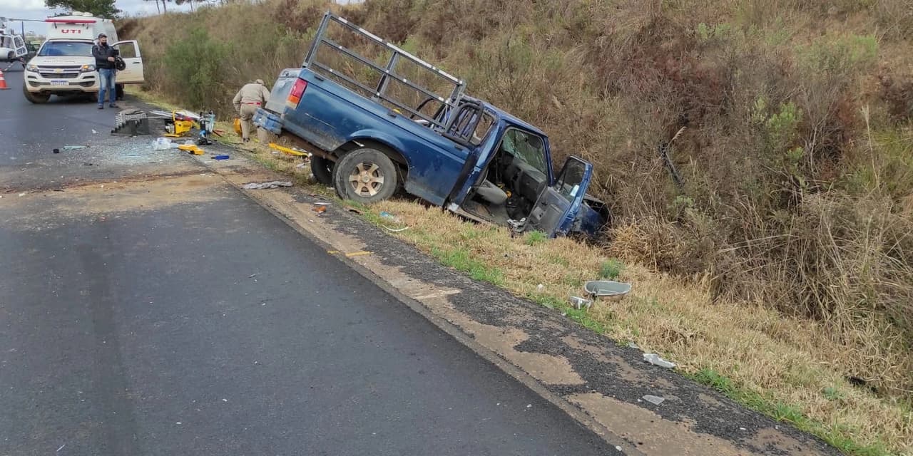 Acidente deixa duas pessoas gravemente feridas, na PR 151
