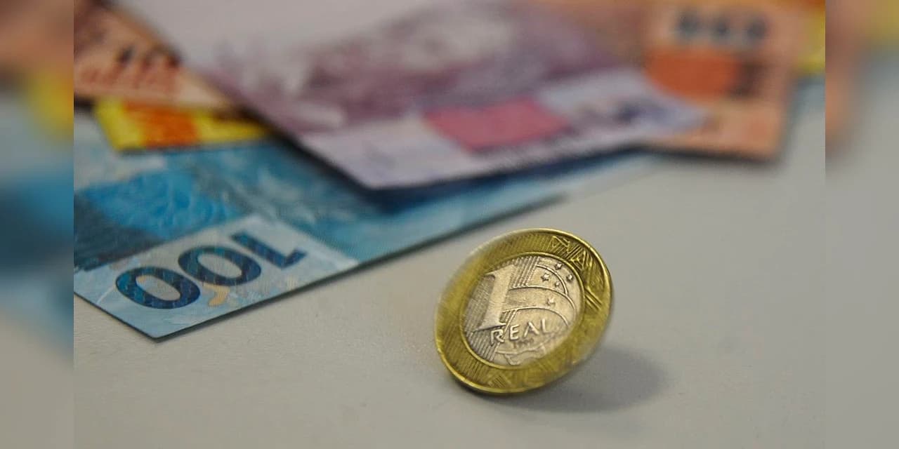 Orçamento de 2022 prevê salário mínimo de R$ 1.169