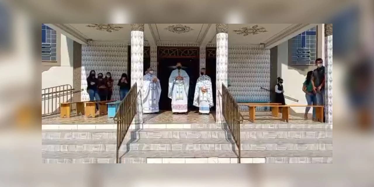 Néo sacerdote Pe. Marcos Chmilouski celebra a primeira liturgia em Igreja de Eduardo Chaves