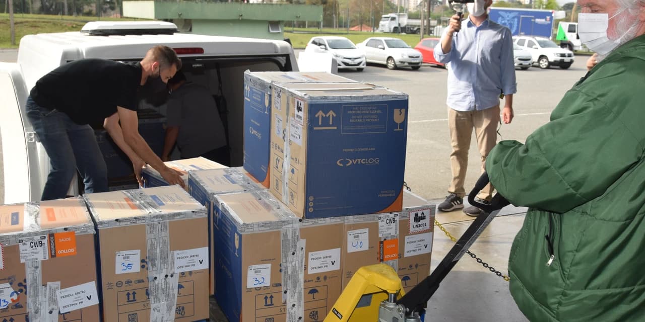 Paraná recebe mais 303 mil vacinas contra a Covid-19 para primeira dose