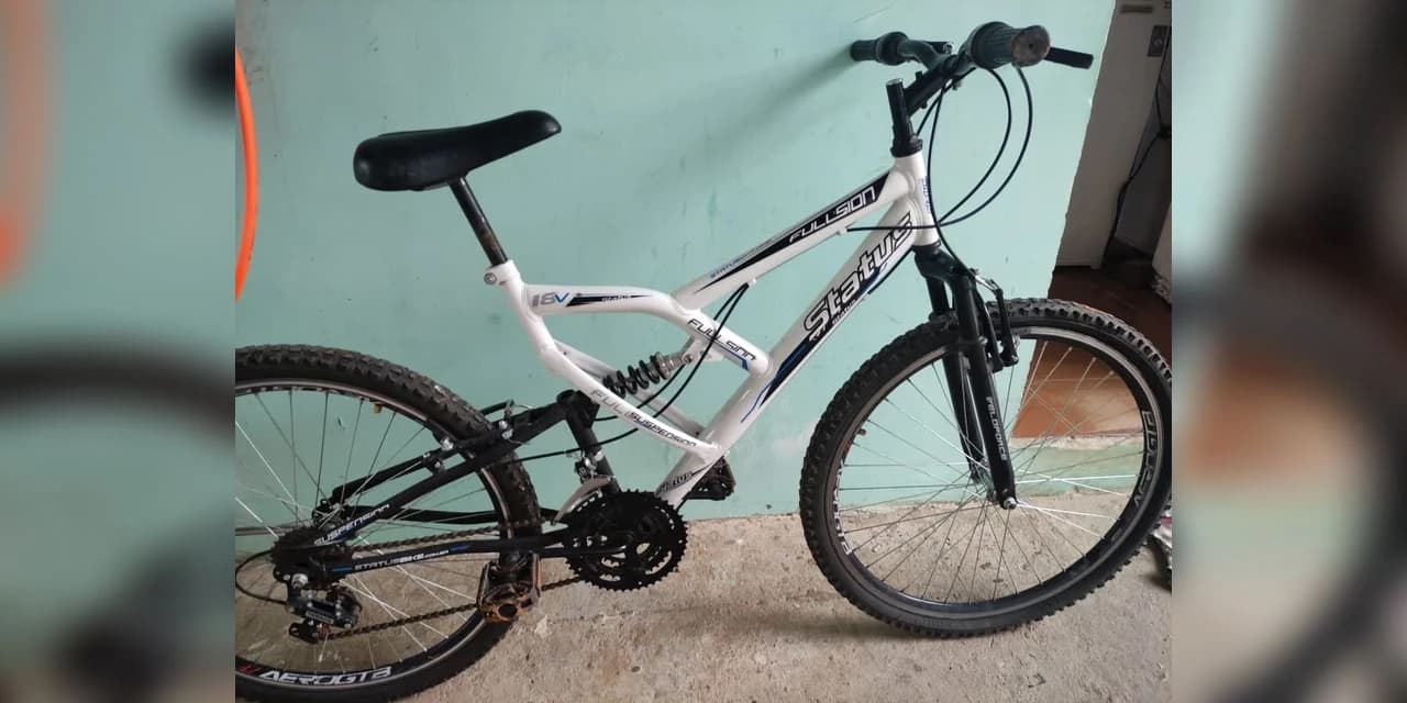 Bicicleta é encontrada em terreno baldio, na Vila da Luz