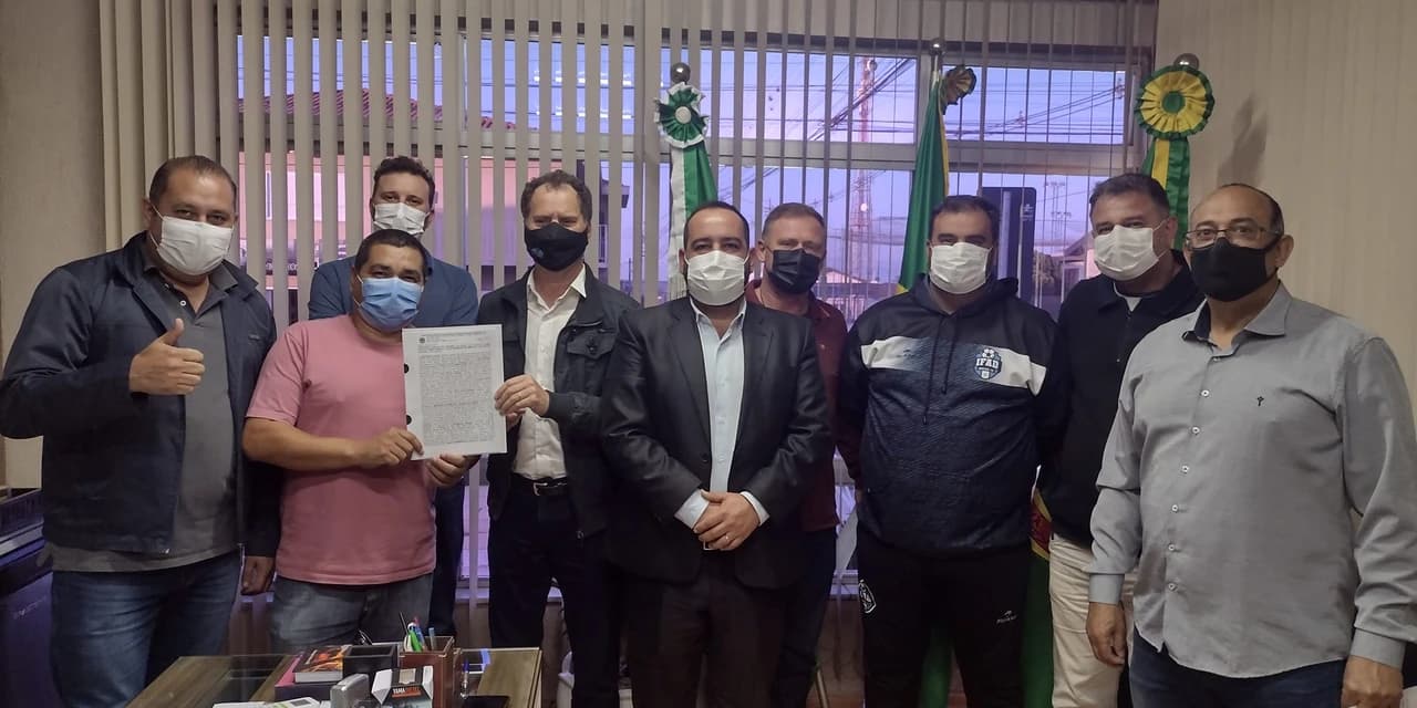 Clube Atlético Imbituvense doa terreno para o município