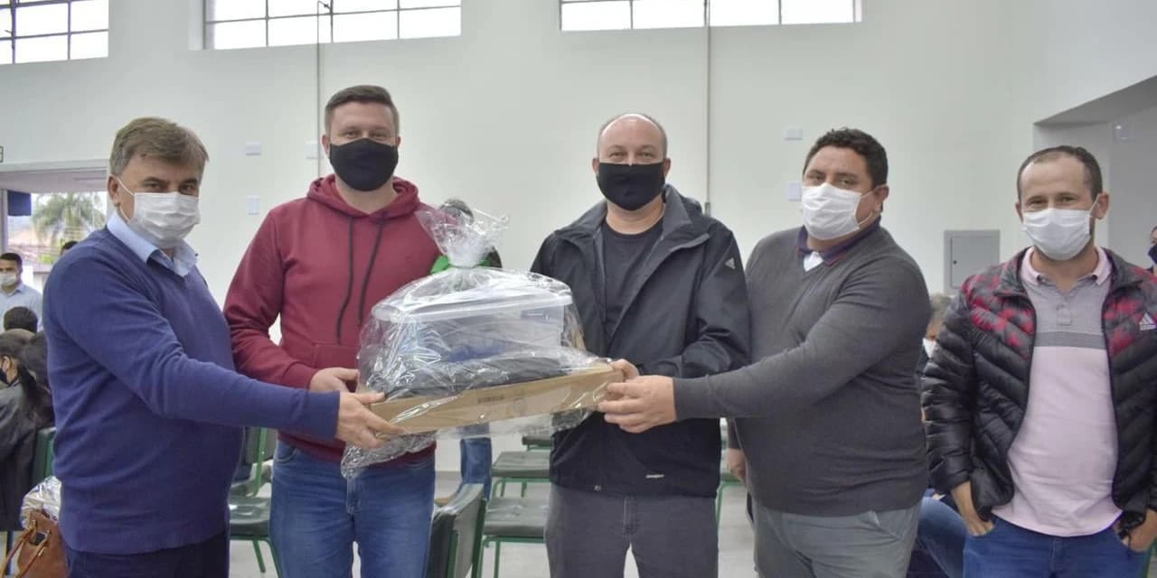 Colégios de Prudentópolis recebem Kit Robótica