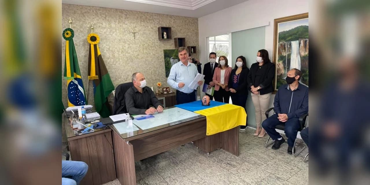 TV NOSSA GENTE: Com a presença de representantes da comunidade ucraniana prefeito Osnei Stadler realiza ato de Co-oficialização da língua ucraniana.