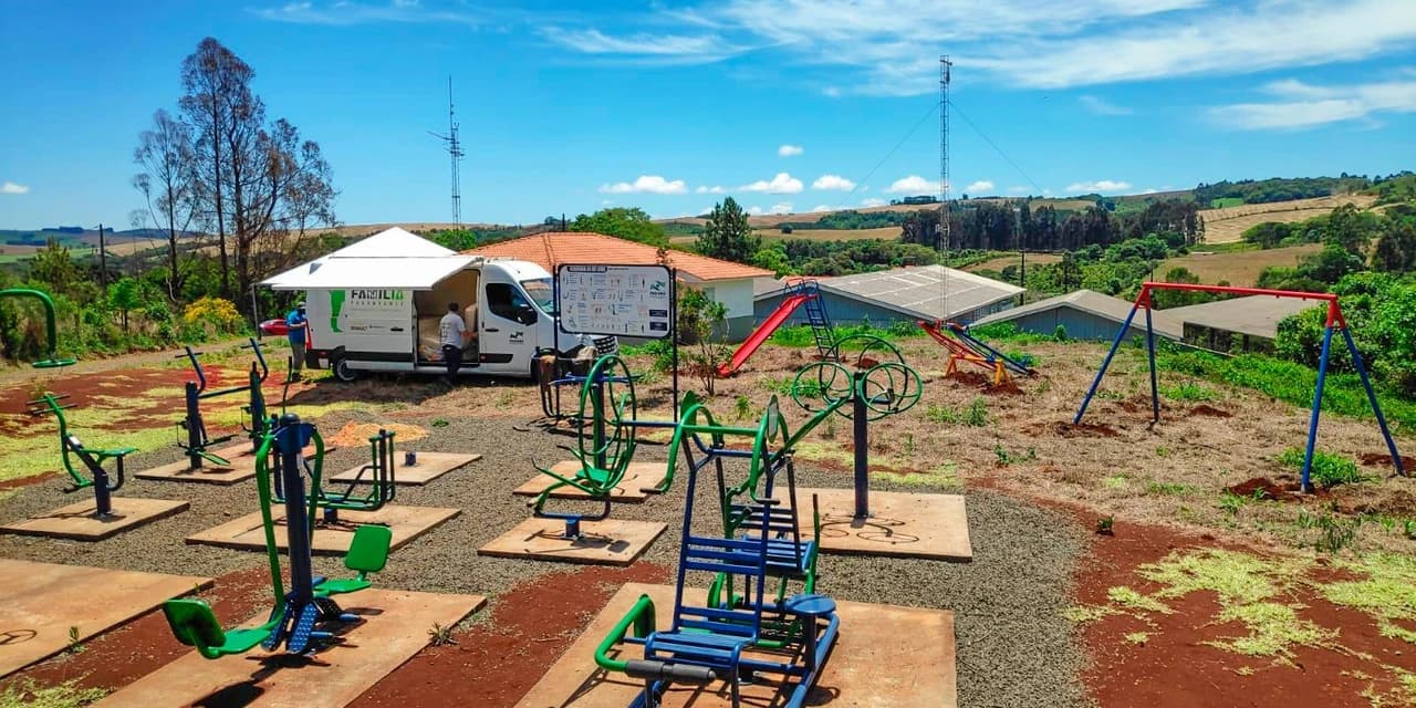 Prefeitura de Turvo instala parques infantis em cinco comunidades