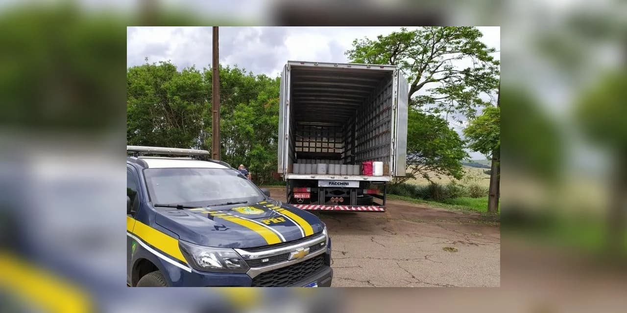 PRF apreende quase quatro mil litros de agrotóxicos em Campo Mourão