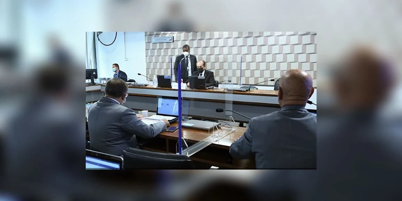 Governo terá que fornecer uniforme escolar na educação básica pública, aprova Comissão de Educação