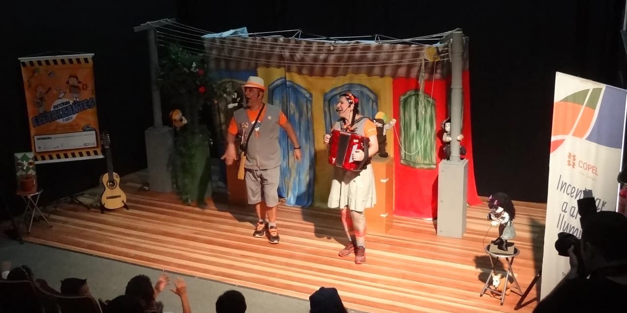 Espetáculo teatral Histórias Eletrizantes chega à Fernandes Pinheiro