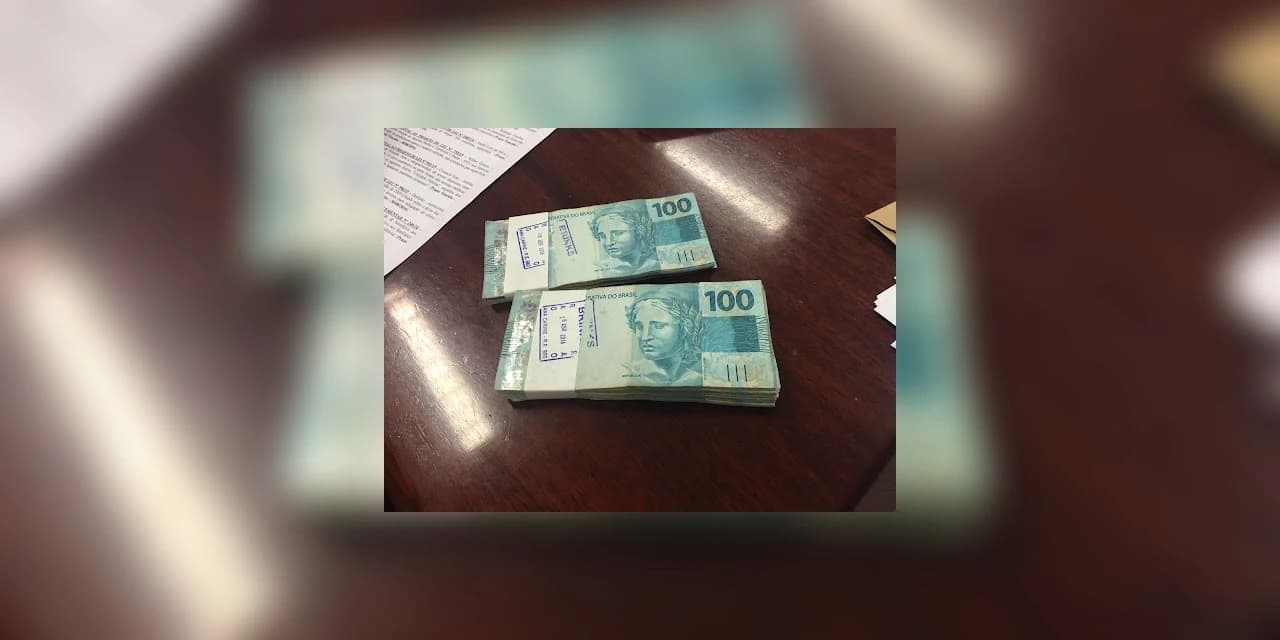 Homem é roubado dentro do banheiro da praça Coronel José Durski