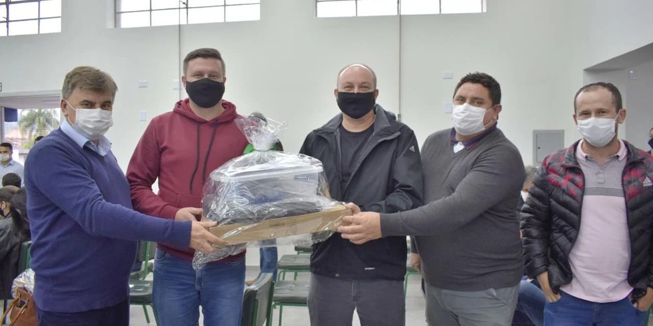 Direção e alunos do Colégio de Ligação agradecem dep. Cristina Silvestri pelo Kit Robótica