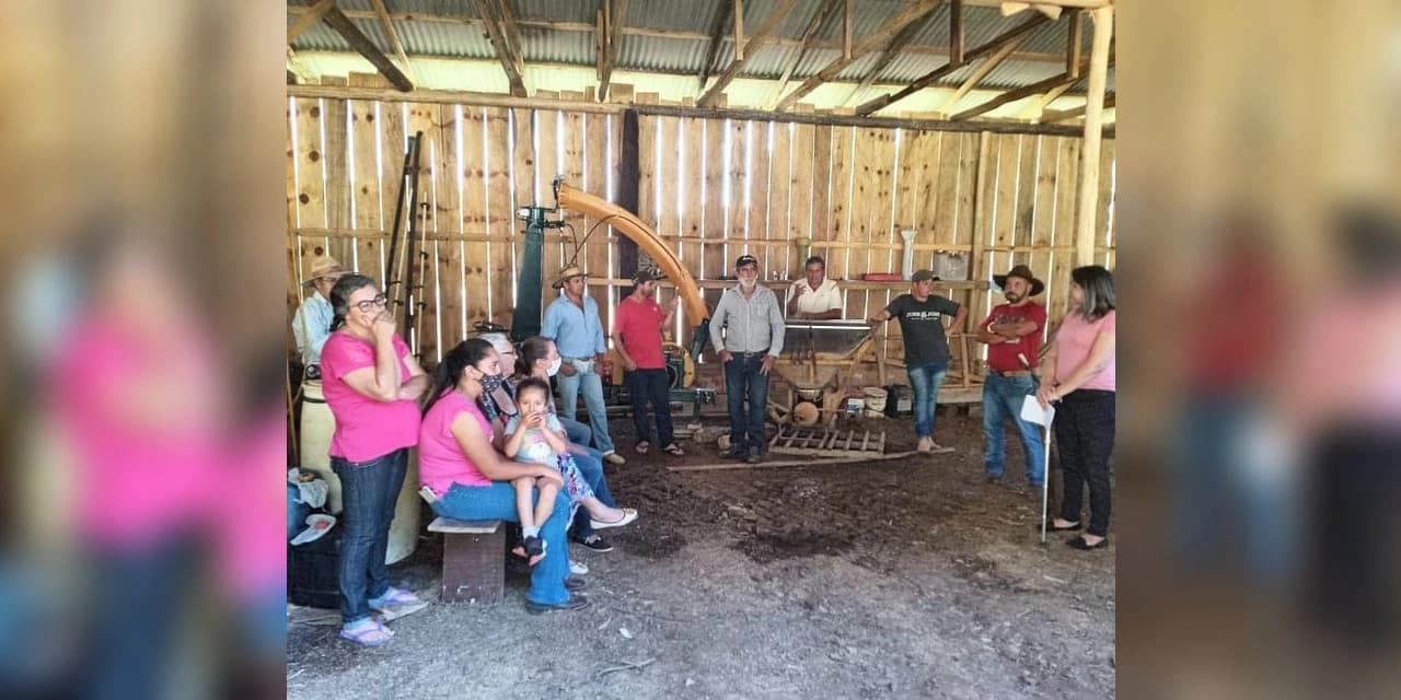 Pinhão recebe equipamentos de deputado Toninho Wandscheer durante visita em Associação dos Agricultores