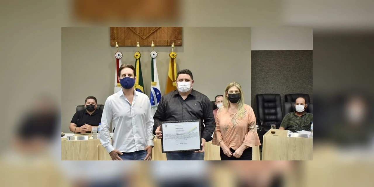 TV NOSSA GENTE: Câmara de vereadores entrega Moção de Aplausos para a Rádio Esperança FM. Assista!