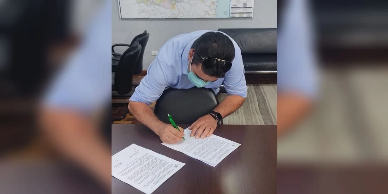 Prefeito de Guamiranga, Marcelo Leite, assina convênio de 2,3 milhões de reais