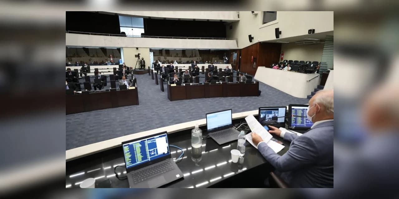 Projeto que reajusta piso salarial dos professores é aprovado em 1º turno