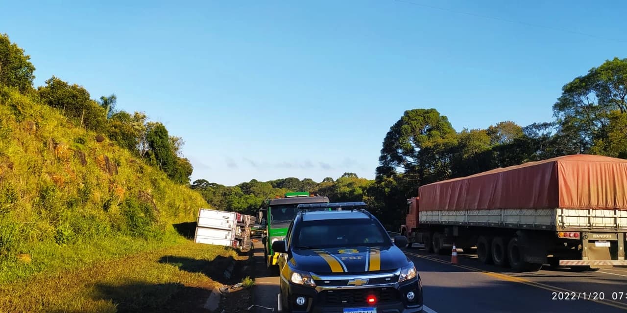 PRF atende acidente com duas vítimas na BR 277