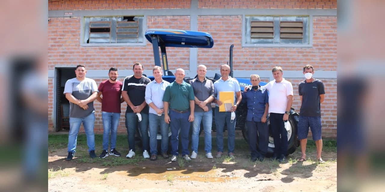 TV NOSSA GENTE: Prefeitura de Prudentópolis entrega trator para a Associação de Tijuco Preto. Assista!
