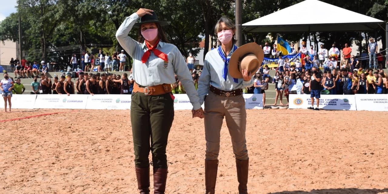 Mãe e filha de Guarapuava conquistam título inédito em competição de laço