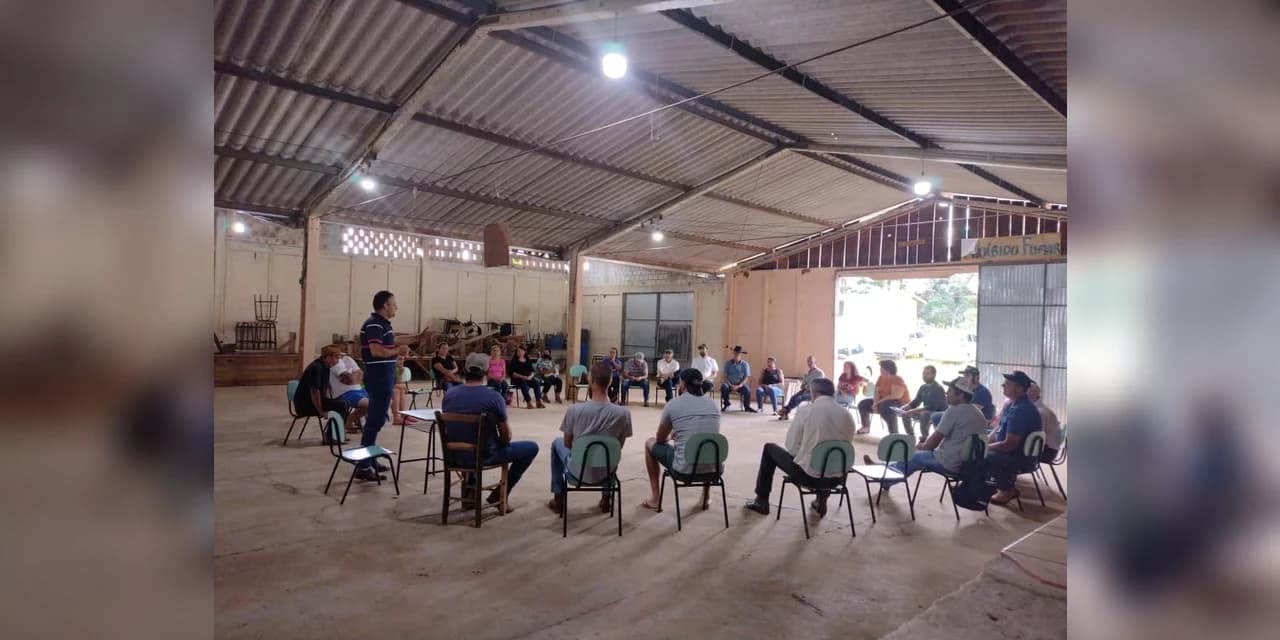 Secretaria de Agricultura de Pinhão se reúne com comunidade de Faxinal dos Silvérios