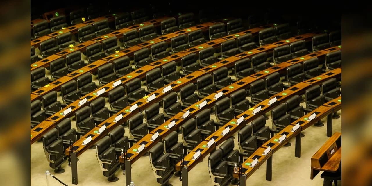 Cerca de 70 parlamentares trocaram de legenda na janela partidária
