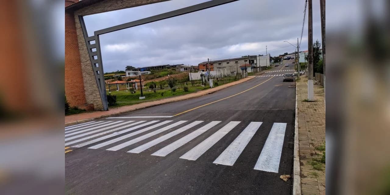 Ruas de Guamiranga recebem recape asfáltico e pintura de sinalização