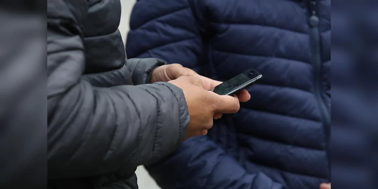 Vítima tem celular furtado em restaurante, no Centro de Prudentópolis