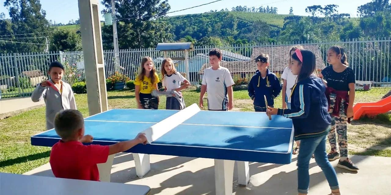 Mesas de ping-pong são instaladas em todas as escolas de Prudentópolis
