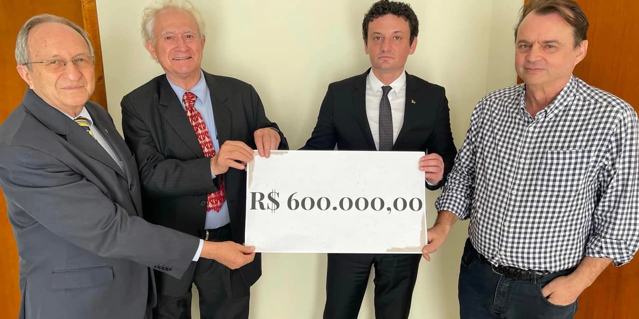 Representação Central Ucraniano Brasileira doa R$ 600 mil à Embaixada da Ucrânia no Brasil
