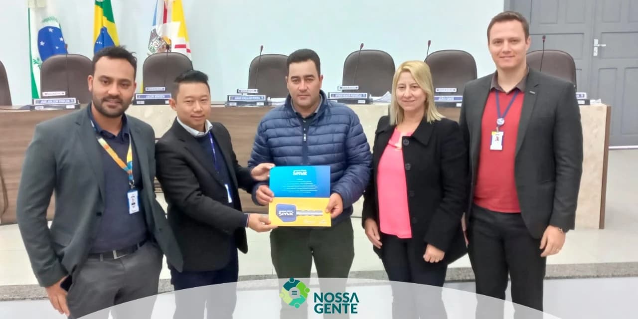 Prefeito Marcelo Leite recebe chave da Unidade Móvel do Senac em Guamiranga