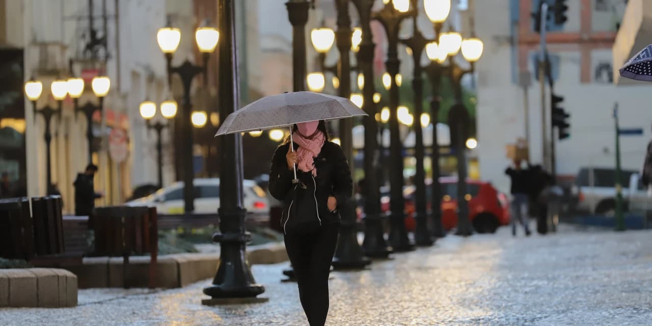Chuvas voltam e temperaturas começam a cair no Paraná, indica Simepar