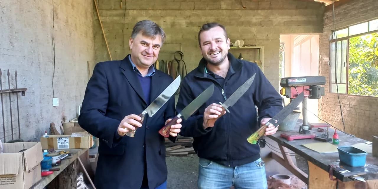 TV NOSSAGENTE: Conheça o trabalho do cuteleiro prudentopolitano que fabrica facas artesanais; Assista o VÍDEO!