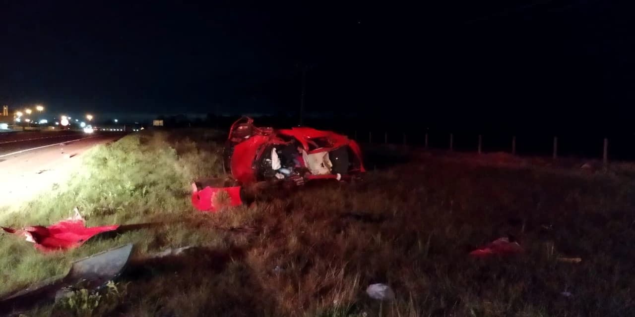 Capotamento deixa dois mortos e uma criança em estado grave na BR 277, em Guarapuava
