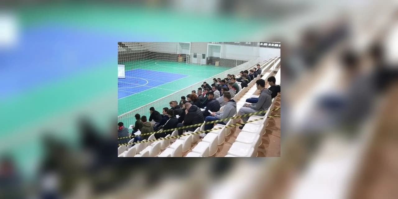Etapa de alistamento nas Forças Armadas reúne jovens no Ginásio Gilmar Agibert, em Prudentópolis