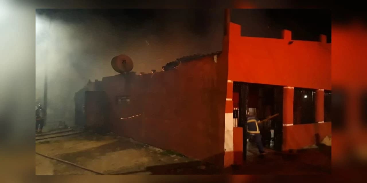 Bar e residência ficam destruídos após incêndio, em Guarapuava