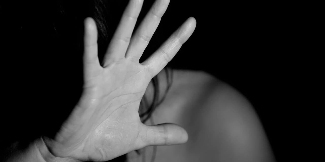 Homem é preso após ameaçar matar mulher, em Pinhão