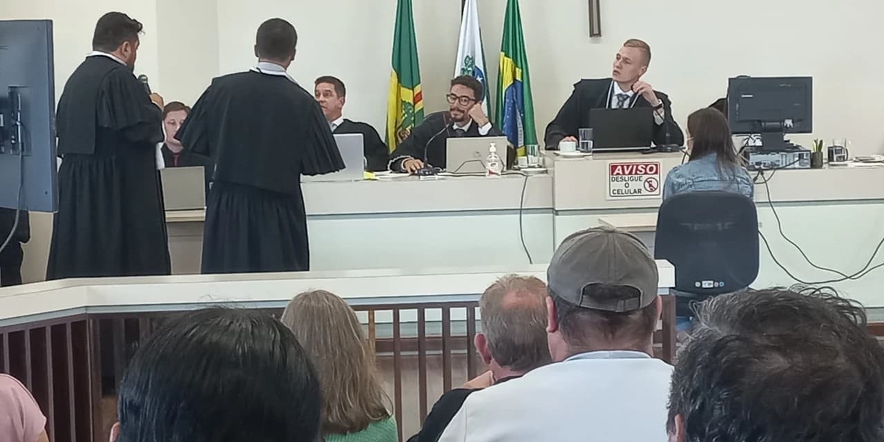 TV NOSSA GENTE: Advogados afirmam que o primeiro dia do júri do ex vereador Kiko Lobacz transcorreu dentro da normalidade . Assista o Vídeo!
