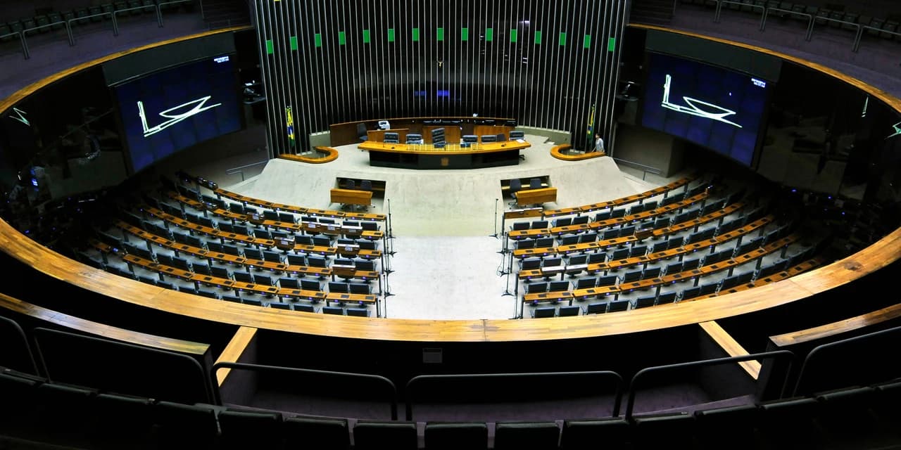 Comissão aprova projeto que obriga farmácias a divulgarem lista de remédios gratuitos oferecidos pelo SUS