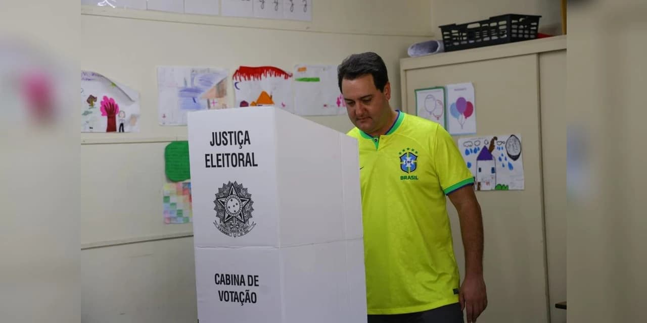 “Juntos por um Brasil unido e de paz”, diz Ratinho Junior após eleição de Lula